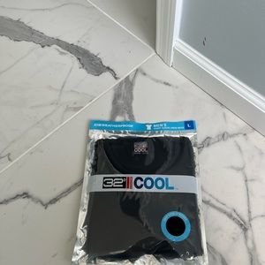 NWT black short sleeve crew neck weatherproof tee shirt